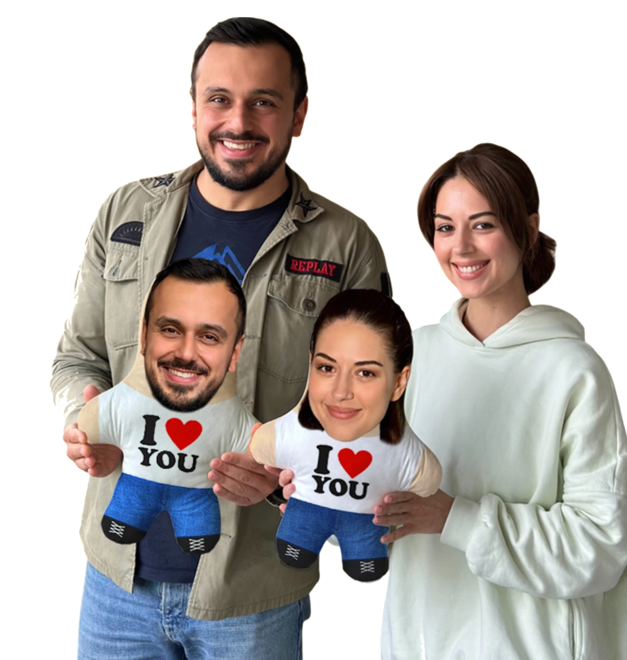 Двое людей держат две реальные MiniME со своими лицами и принтами I love you